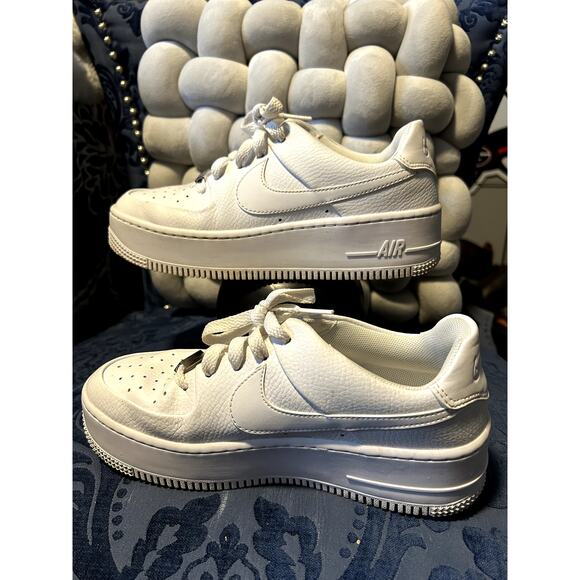 Nike Sage Low Triple White Air Force 1 Size 7/EU 38 - Picture 2 of 8